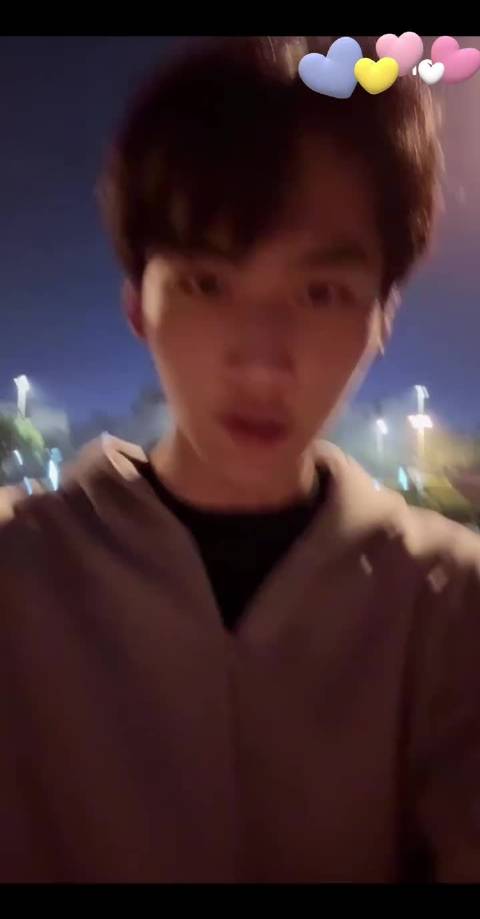 没见过主包直播跳广场舞吧，刷到这个视频的朋友有福了