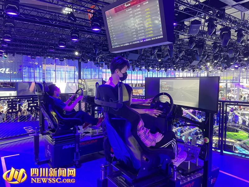 2021成都国际车展：精彩组图让您亲临现场 看车模、网络主播与市民互动