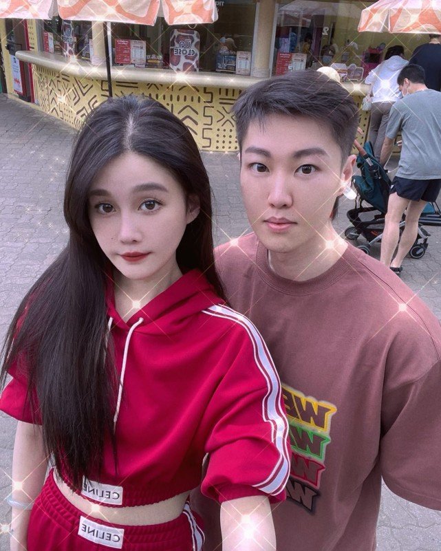 赵本山女儿与男友<a href=