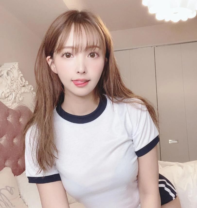 人生起起落落的三上悠亚，成名前的清纯风，怎么搭配出来的？三上女团落落_新浪新闻