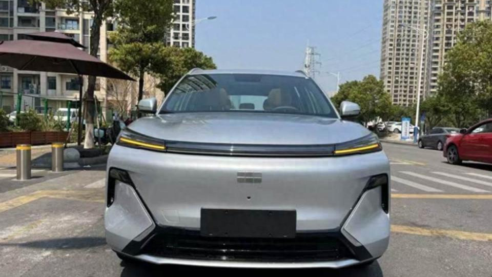 油耗3.75L，续航超1400Km，银河星舰7EMi 对标宋PLUS DM，怎么选？