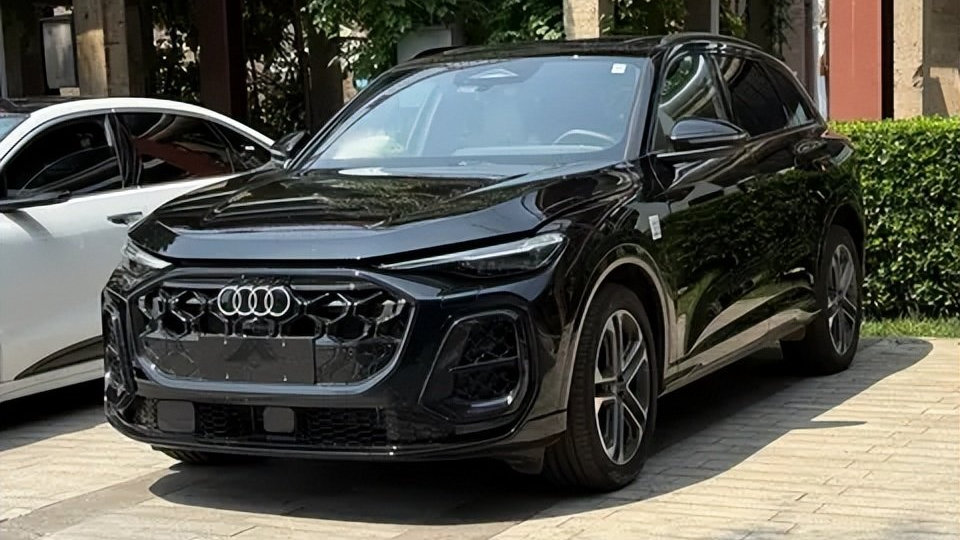 全新奥迪Q5L国内实车曝光！外观造型更运动，搭载2.0T发动机