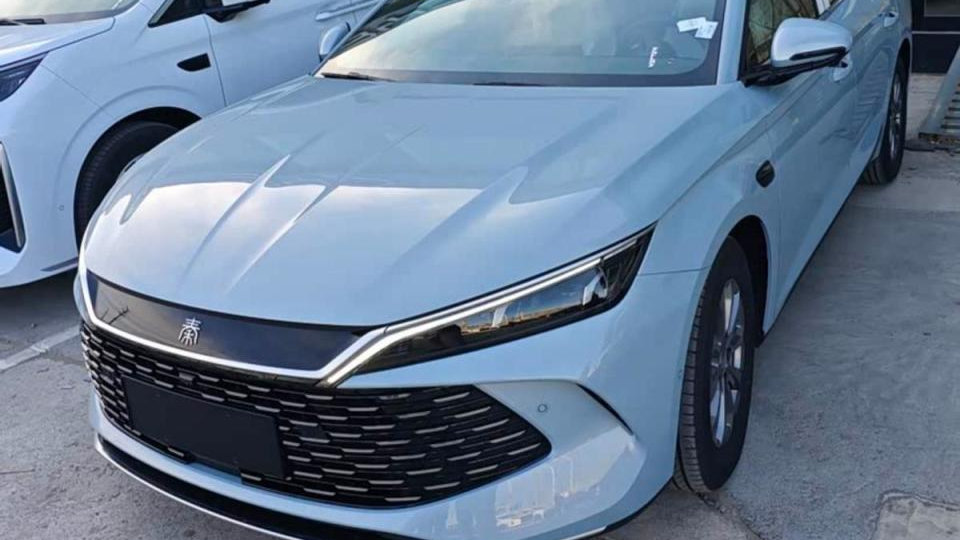 续航达2100Km，油耗低至2.67L，预售9.78万的银河A7，死磕秦L DM