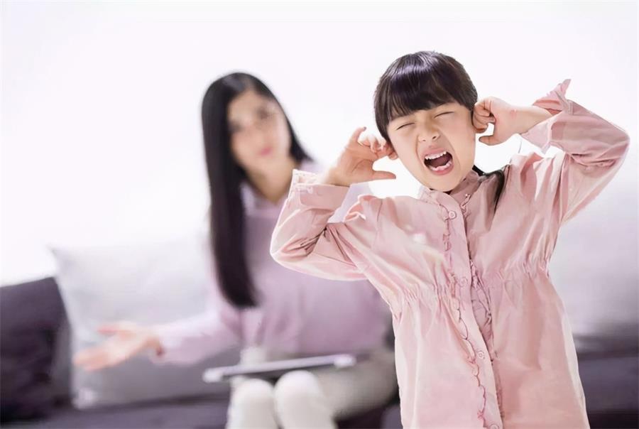 为孩子牺牲一切,最后却换来他的埋怨,到底什么才是爱呢?