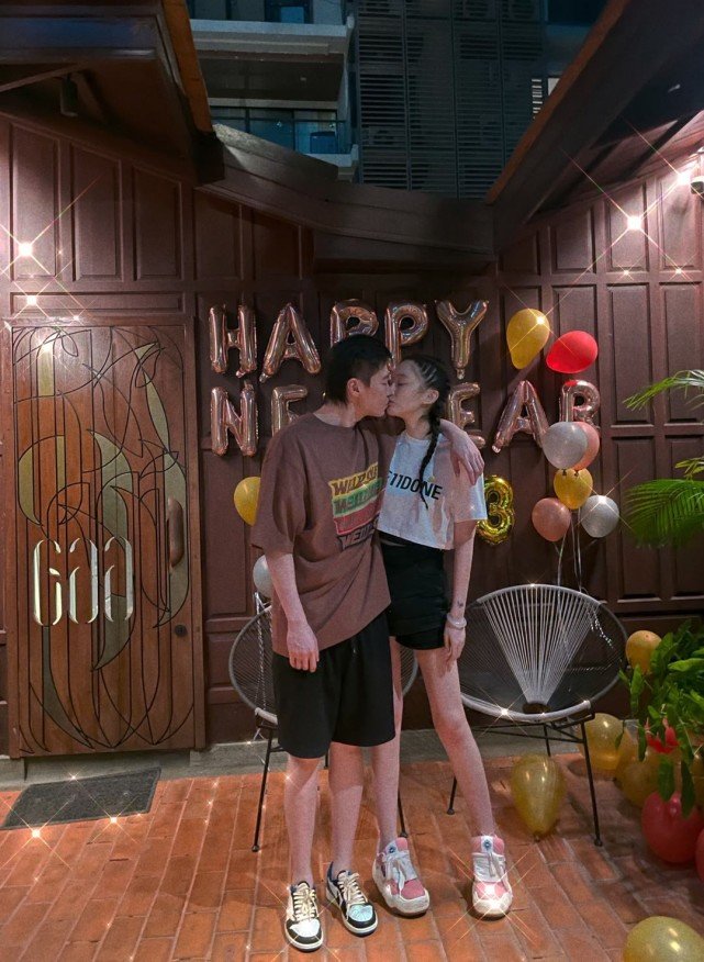 赵本山女儿与男友<a href=