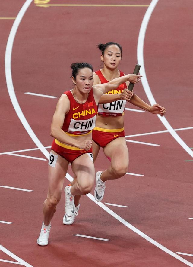 8月6日晚,中国女子接力队参加4x100接力决赛.