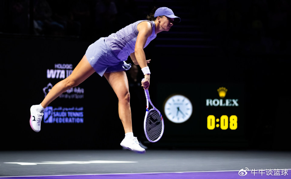 美国女单总决赛两连败！莱巴金娜斯瓦泰克开门红，金花双打逆转
