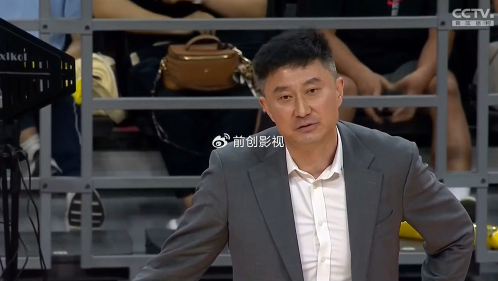 2-1！广东淘汰上海进8强，徐杰25+6+11，胡明轩20+，任骏飞遭驱逐