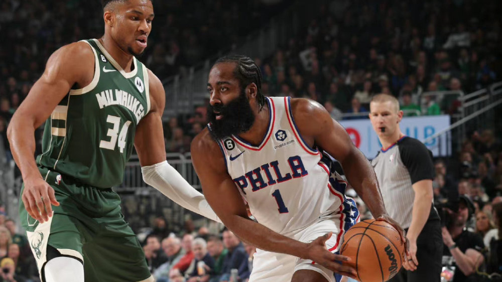  哈登与字母哥的巅峰对决谁才是真正的MVP候选人