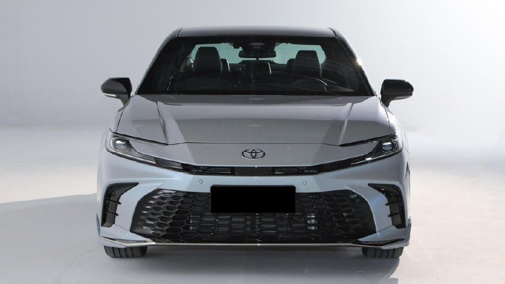 丰田也来“整活”？全新一代凯美瑞正式亮相，外观大变样