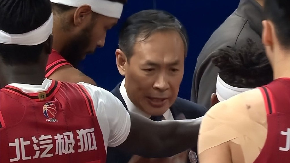 京城德比27分惨案！闵鹿蕾反戈旧主，北京末节崩盘，恐跌出前8