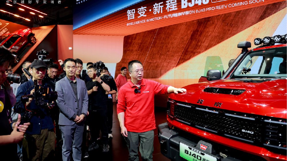 北京越野作为国产硬派SUV和方盒子车型的老牌企业，近两年在新能源市