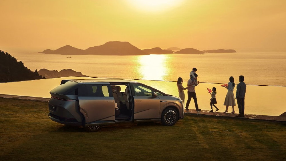 35.98万起售的新款X9，托举小鹏汽车的AI野心