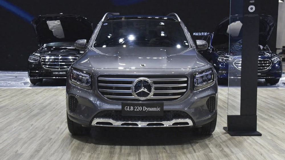 这回要排队买奔驰了，从34万降至20万多，配2.0T+7座，车标比脸大