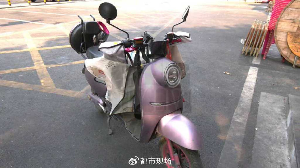 南昌女子骑“小刀”电动车摔跟头，意外发现这是辆三年“库存车”