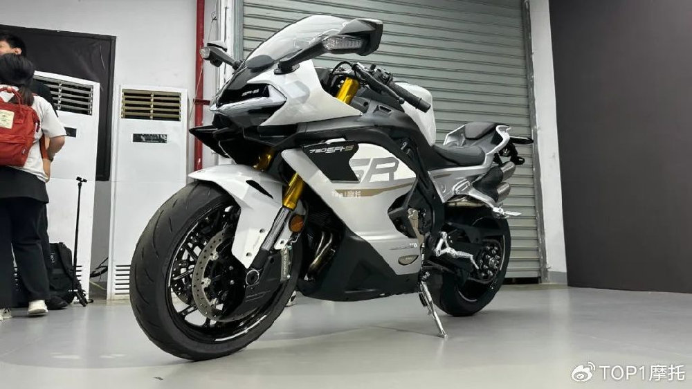 下半年四缸仿赛就看它，春风750SR-S实车亮相，弯道ABS+TCS太顶了