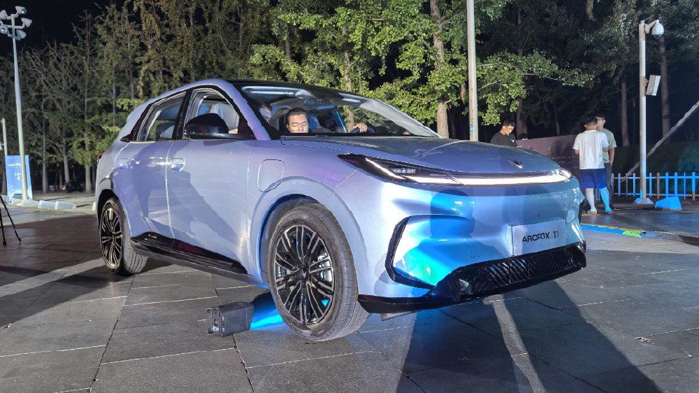 6.28万起！极狐T1正式上市，又一精品纯电小车来了