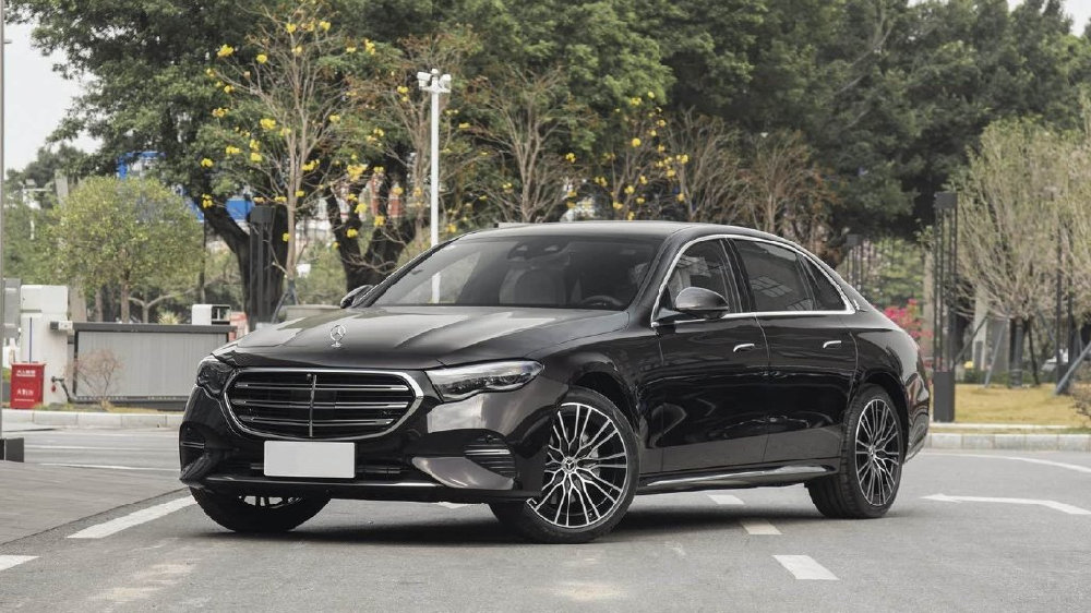 奔驰E级：一口气降15.88万，已经跌破30万，为何卖不过奥迪A6L？