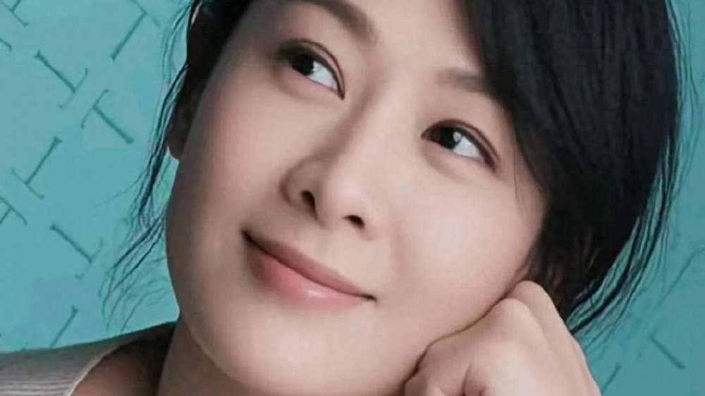 刘若英变成这样了？令人震惊，双眼皮似被割伤