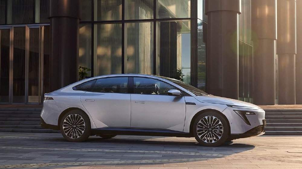 这合资电车杀疯了！C级车才11.99万，月销破万，新势力被“偷家”