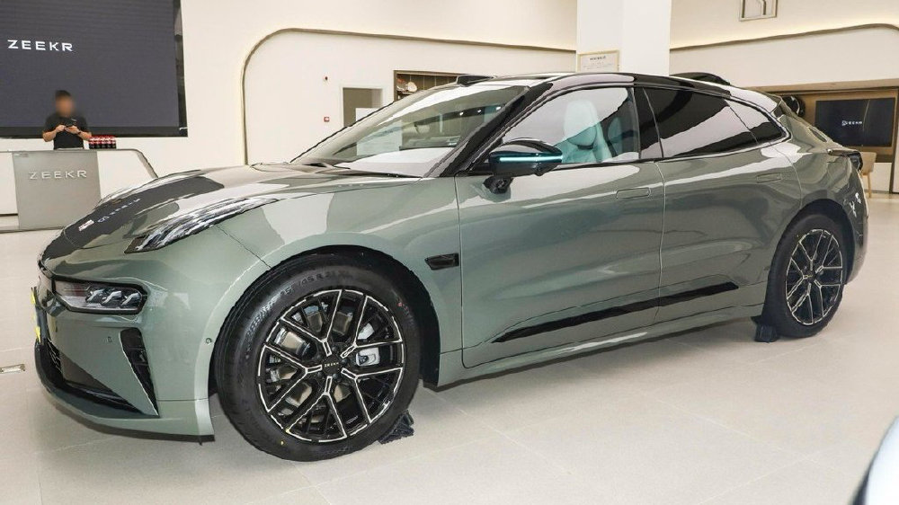 标配 900V 架构，焕新极氪001上市，打算开5年以上的可以选它？