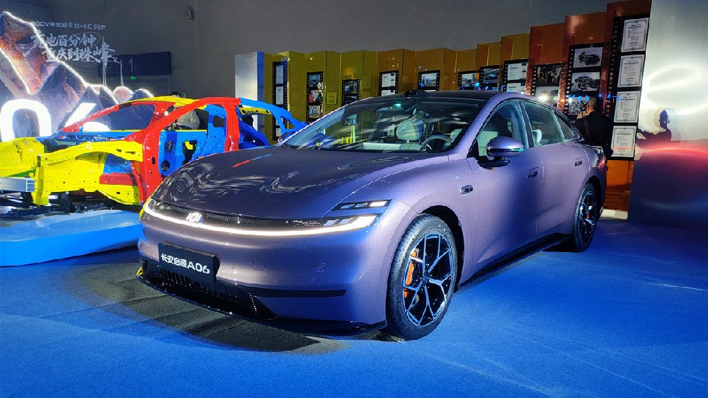 6C闪充唾手可得，长安启源A06用技术压过对手一头