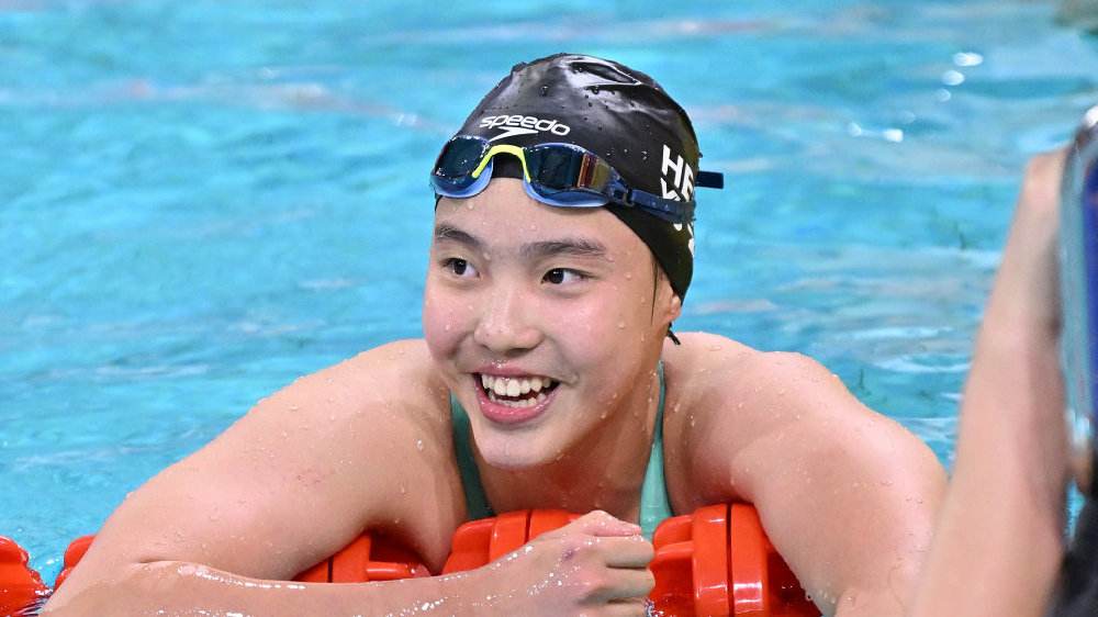 破亚洲纪录夺冠！中国女泳又一13岁天才少女崛起：世界历史第九快