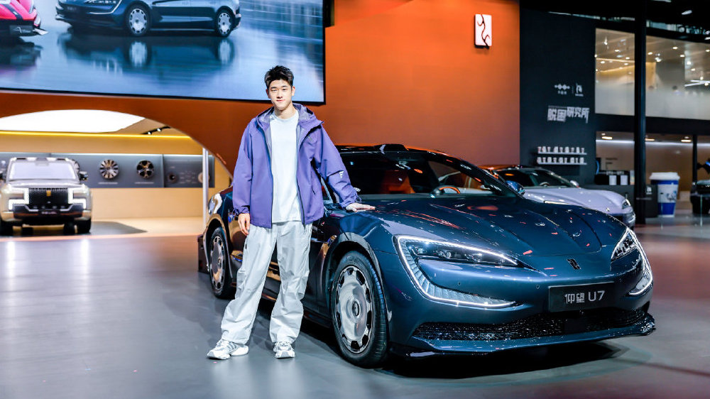 仰望汽车全系登陆广州车展展现丰硕成果，以极致体验创新满足高端需求