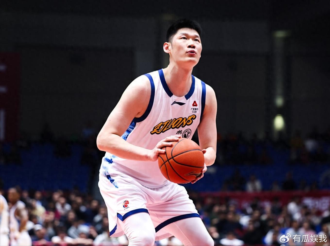 胡金秋伤情出炉，郭艾伦现身医院，北京找新外援，崔永熙遭到批评