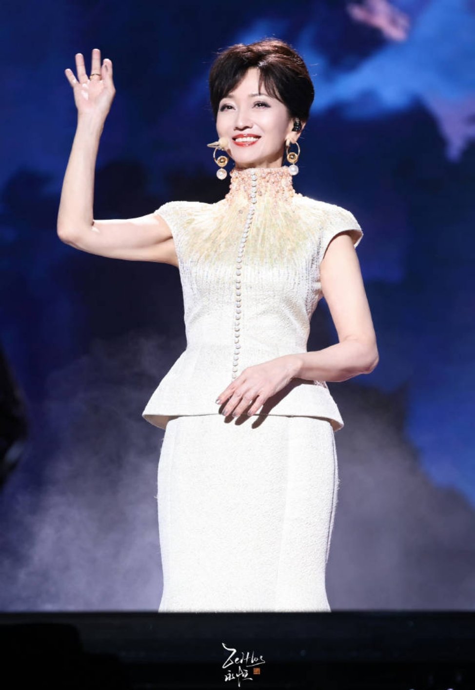 赵雅芝发长文回顾新白演唱会，坦言不扮白素贞为留完美形象