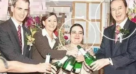 赌王离世的43天:原配女儿翻脸、隐藏的儿子曝光,反转远超电视剧