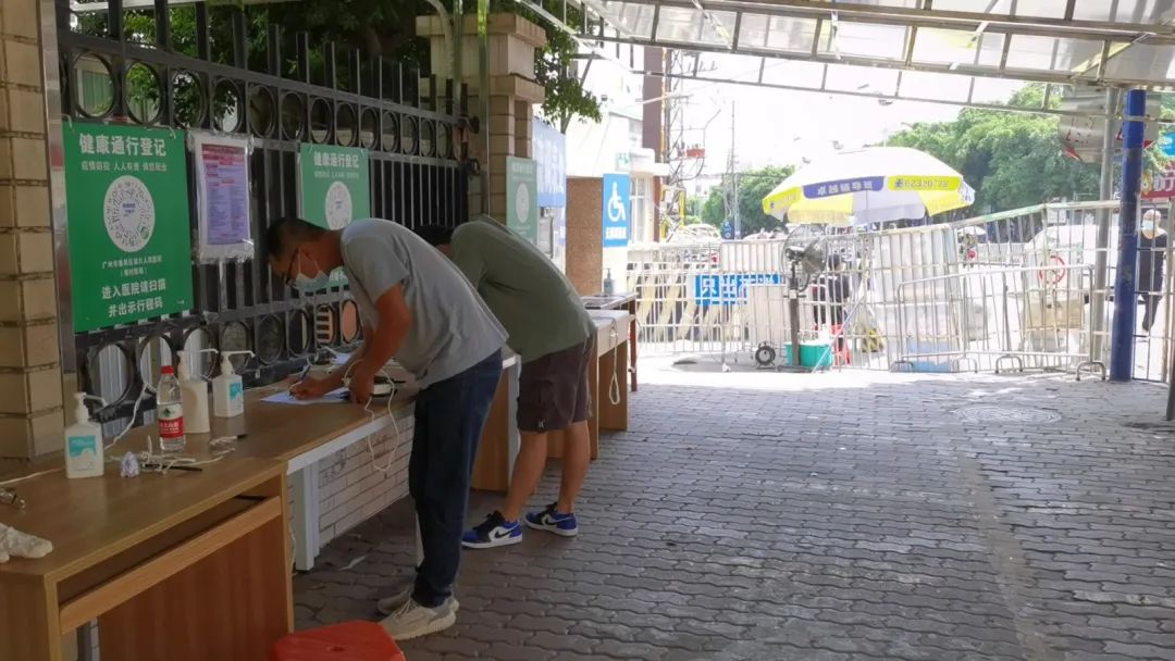 南村这家医院实施电子看病陪护一卡通行!再也不用在大门口填写纸质版啦!休闲区蓝鸢梦想 - Www.slyday.coM 南村这家医院实施电子看病陪护一卡通行!再也不用在大门口填写纸质版啦!休闲区蓝鸢梦想 - Www.slyday.coM