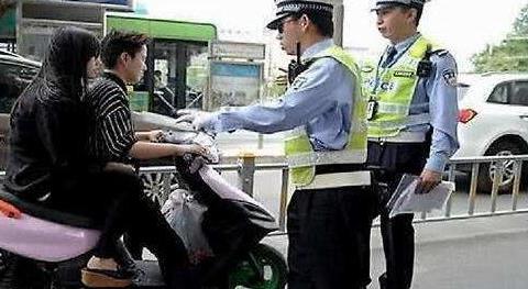 限行、禁摩之后，电动车又被限制，专家：花小钱买辆新能源