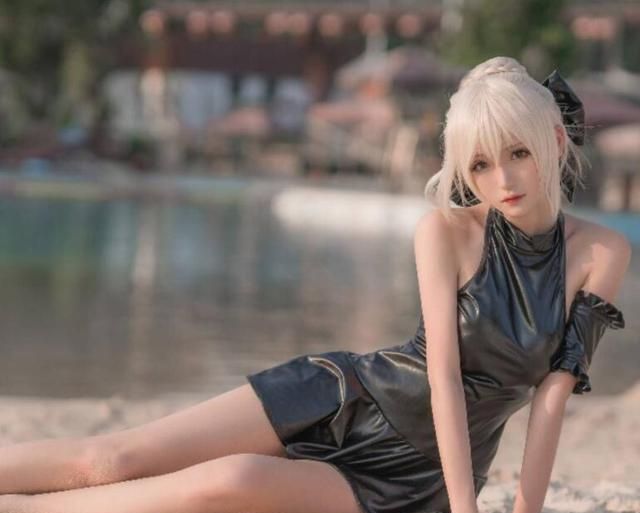 腐团儿cosplay,腐团儿大长腿 腐团儿仙气最足的cos,穿上露肩古装后,还是隐藏不住那