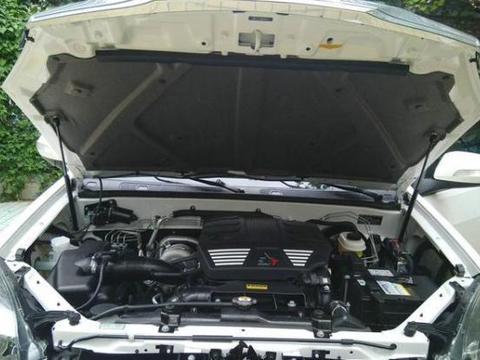 发动机有灰尘别用毛巾擦，教你一招，灰尘全部跑光光