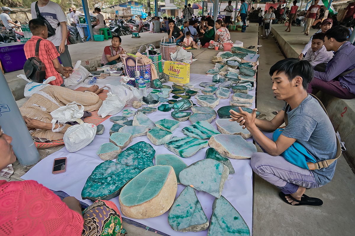 揭秘缅甸曼德勒小众景点缅甸最大的翡翠市场跌眼镜的地摊景象