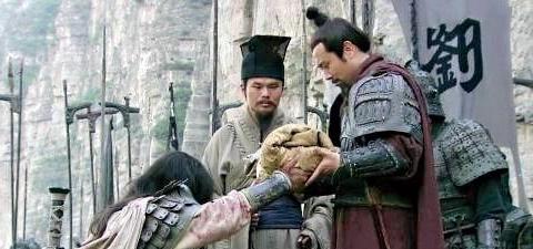 刘备自称汉室宗亲，汉献帝查家谱却没有他，刘备谎称自己为皇叔？