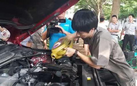 汽车保养换机油，有必要用全合成机油吗？修车师傅告诉你