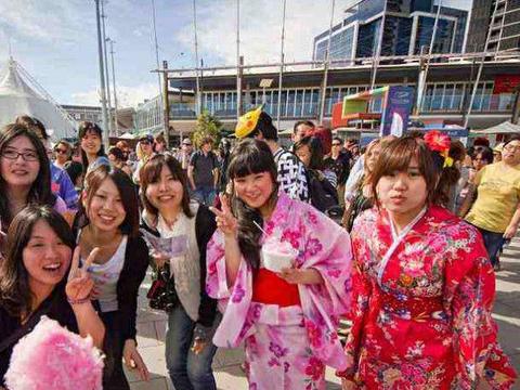 定居上海的10万日本人，为何悄然离开中国？到底是什么原因呢？