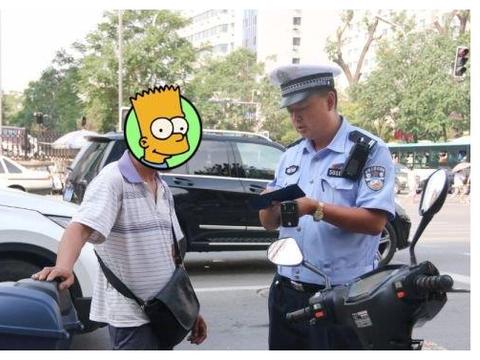 摩托车不能骑，电动车被限制，老百姓出行成难题！专家一言惹众怒