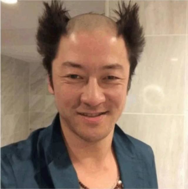 感觉在他们的一些电视节目里,总能看到一些奇葩的头发,一