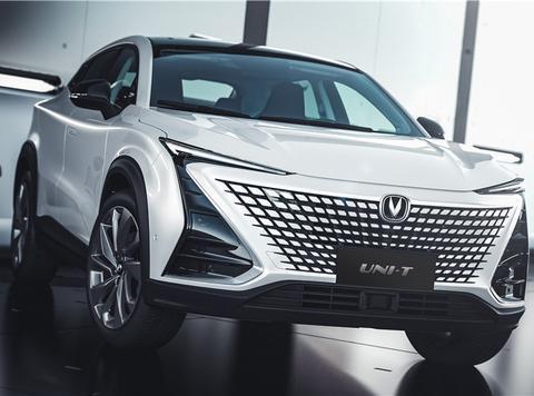 不得不说长安UNI引力的造型设计 胜过宝马双肾 丝毫不输外国大牌