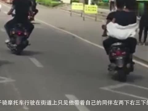 小伙子骑着摩托车在马路上作死，最后果然摔了！