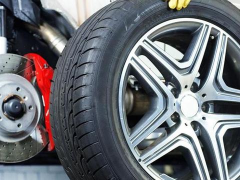 为什么汽车行驶了１万公里后，要进行轮胎对调？新手司机要学着点