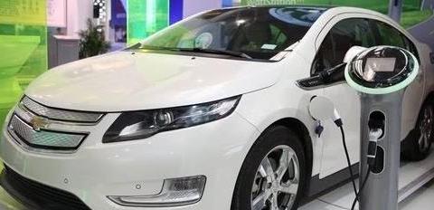 第一批新能源车电池面临报废，车主哭诉：换电池还是卖车