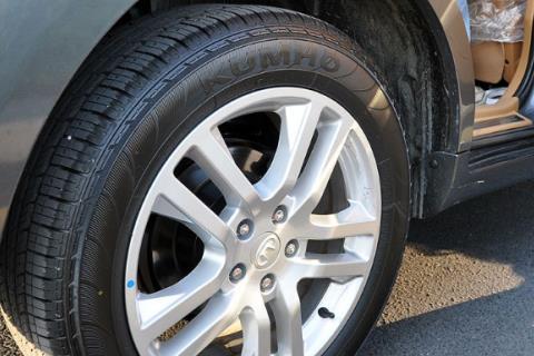 汽车轮胎最长能用多久？修车工说出实话，最好别超出这个时间段