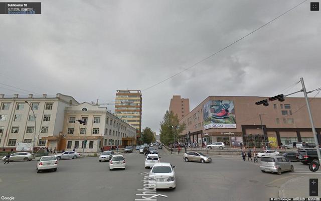 外蒙古乌兰巴托,看不到一点草原民族的踪迹,比得上国内三线城市