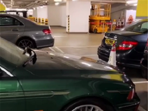 阿尔宾娜810旅行车，全车“墨绿色”，6.5秒破百，国内不到8台