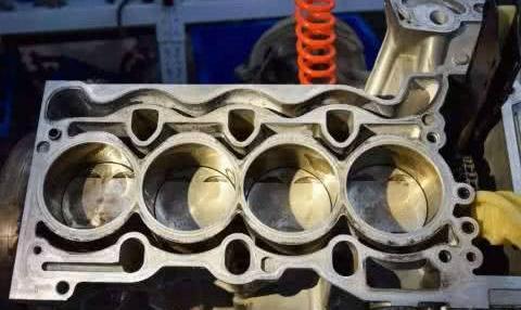 四缸机会反攻吗？三缸机：我太难了，国人：我们也是