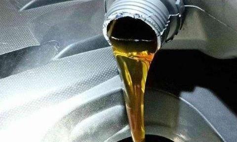 保养汽车别傻傻就是换机油！记得勤保养这４处，３年后还是新车